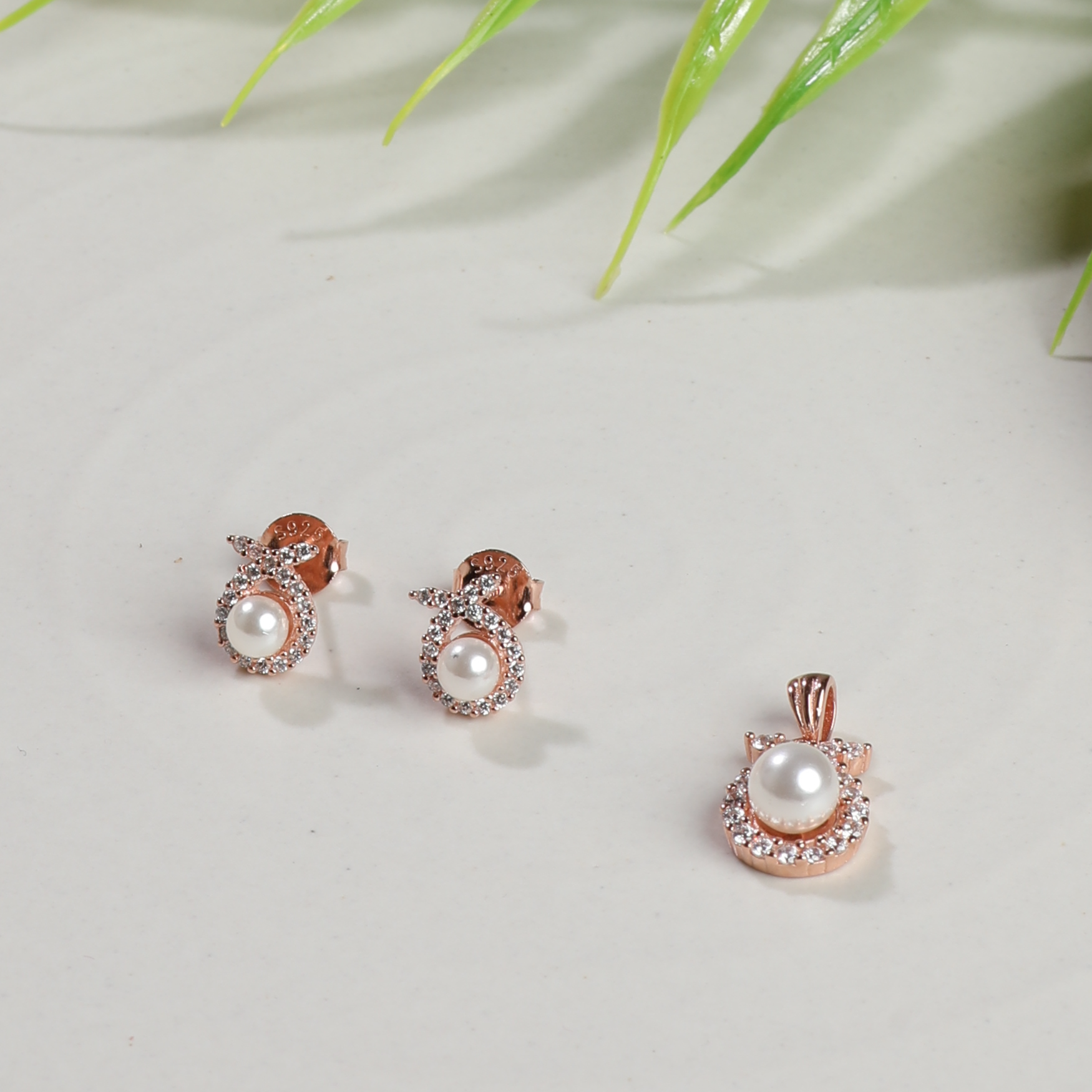 Flawless Pearl Pendant Set